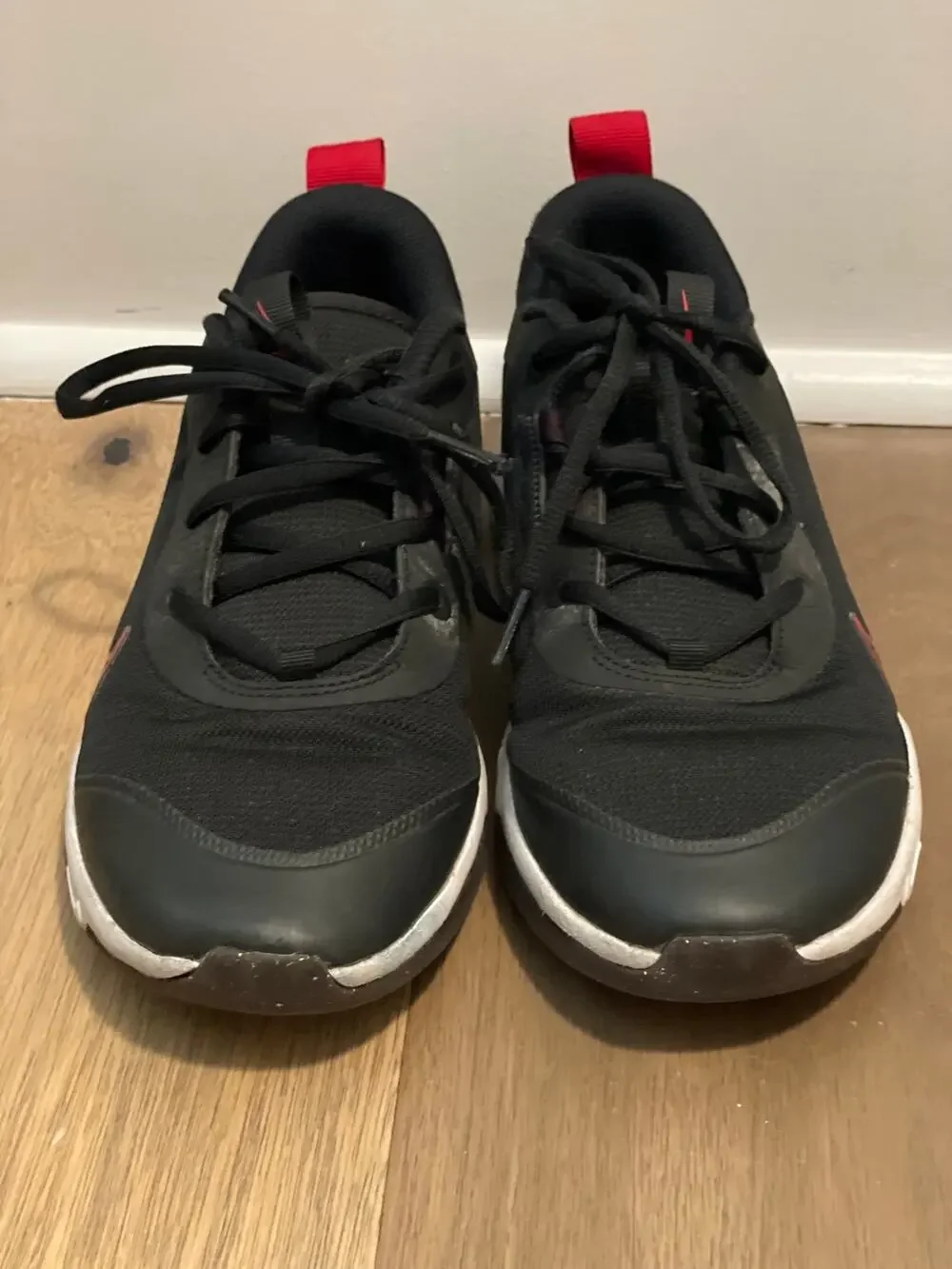 Nike Omni Multi‑Court Indoor Court Shoes Youth 5.5 Black Red